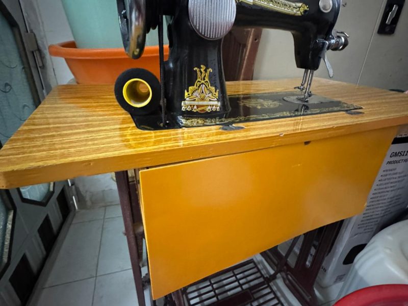 Machine à coudre mécanique